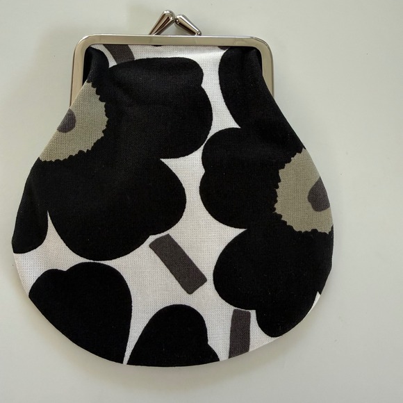 Marimekko Unikko Kiss Lock Coin Purse Black White Floral Finland Makeup Pouch - Picture 7 of 7
